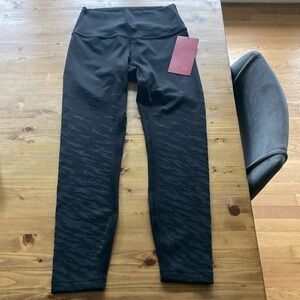 NWT Lululemon Black Wunder Under 25" Leggings